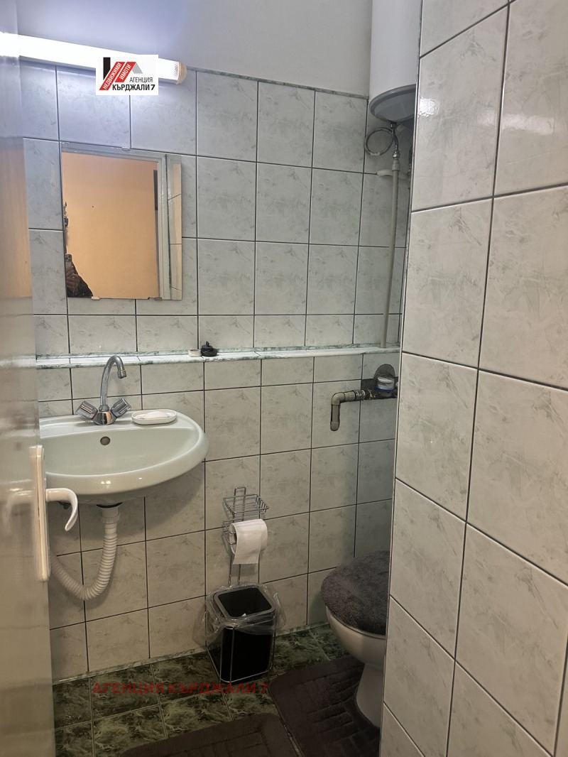 Продава МНОГОСТАЕН, гр. Кърджали, Възрожденци, снимка 13 - Апартаменти - 53002195