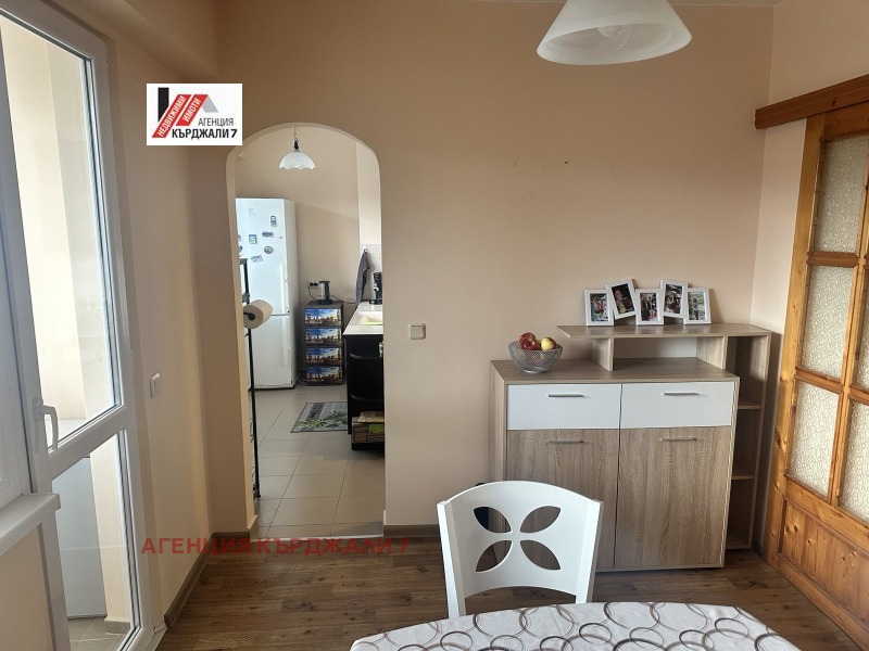 Продава МНОГОСТАЕН, гр. Кърджали, Възрожденци, снимка 7 - Апартаменти - 53002195