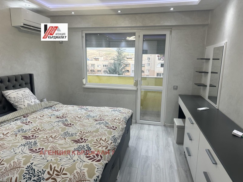 Продава МНОГОСТАЕН, гр. Кърджали, Възрожденци, снимка 4 - Апартаменти - 53002195