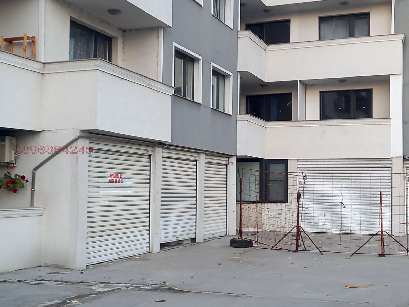 Продава ГАРАЖ, ПАРКОМЯСТО, гр. Перник, Изток, снимка 6 - Гаражи и паркоместа - 55646709