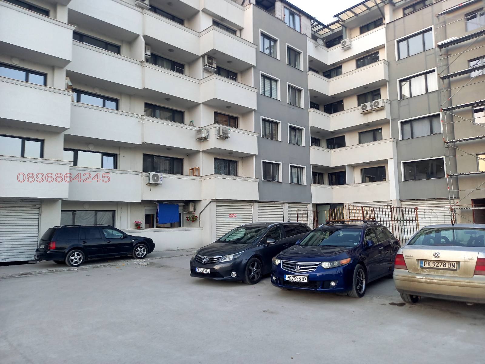 Продава ГАРАЖ, ПАРКОМЯСТО, гр. Перник, Изток