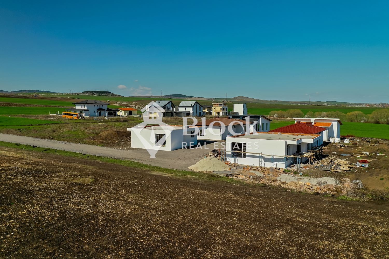 Продава КЪЩА, с. Гурмазово, област София област, снимка 2 - Къщи - 51428509