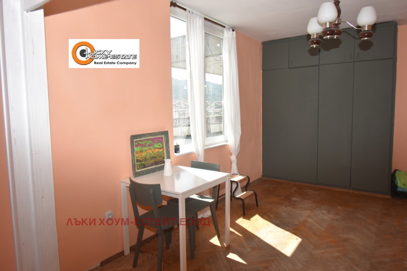 Na prodej  1 ložnice Pernik , Centar , 68 m2 | 94306453