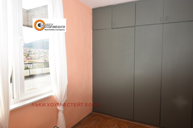 Na prodej  1 ložnice Pernik , Centar , 68 m2 | 94306453 - obraz [2]