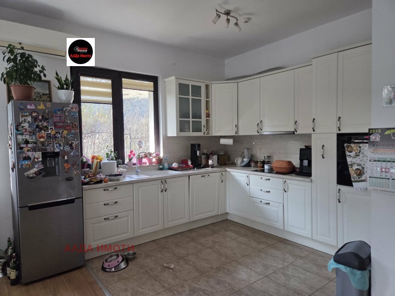 Продава КЪЩА, гр. София, м-т Детски град, снимка 3 - Къщи - 52838083