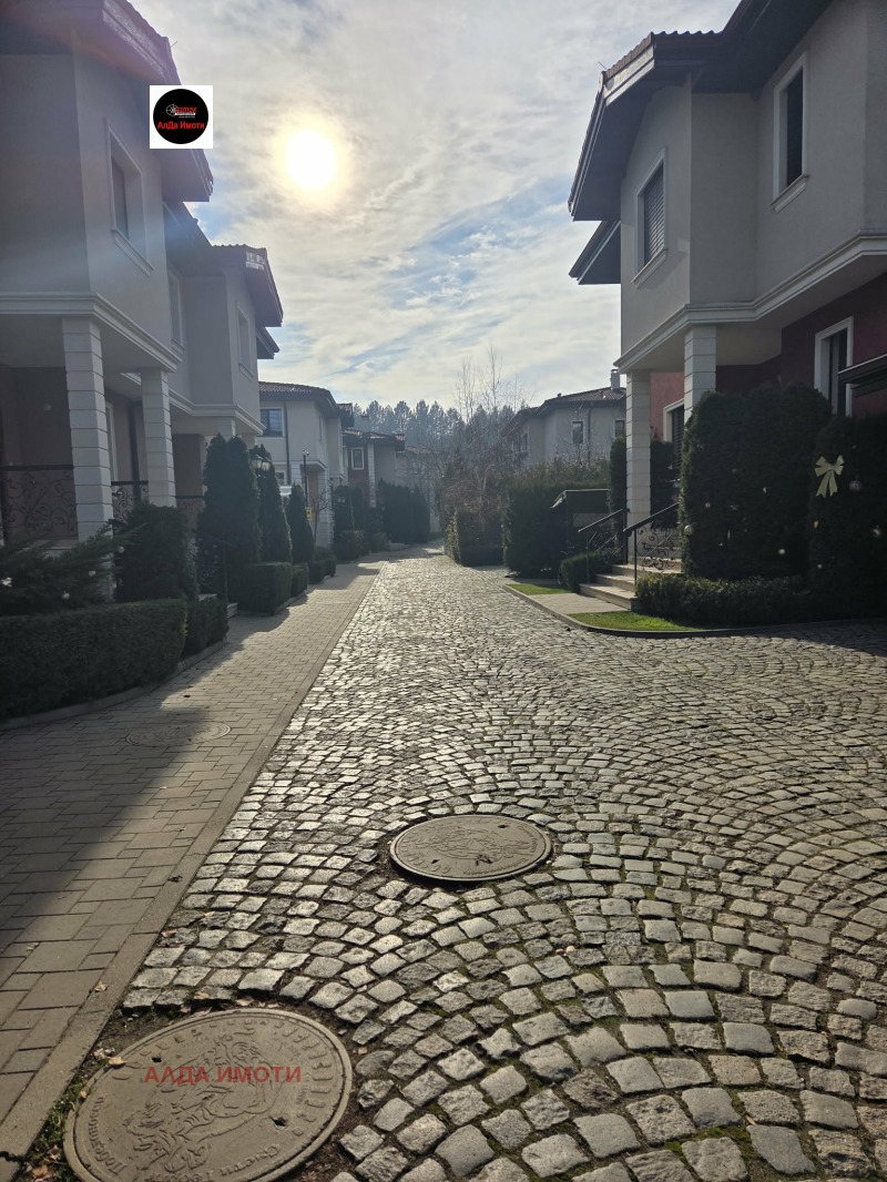 Продава КЪЩА, гр. София, м-т Детски град, снимка 2 - Къщи - 52838083