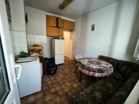 2 slaapkamers Lazur, Burgas 9