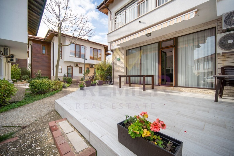 Продава КЪЩА, гр. Балчик, област Добрич, снимка 15 - Къщи - 52041231