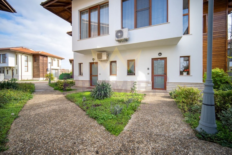 Продава КЪЩА, гр. Балчик, област Добрич, снимка 16 - Къщи - 52041231