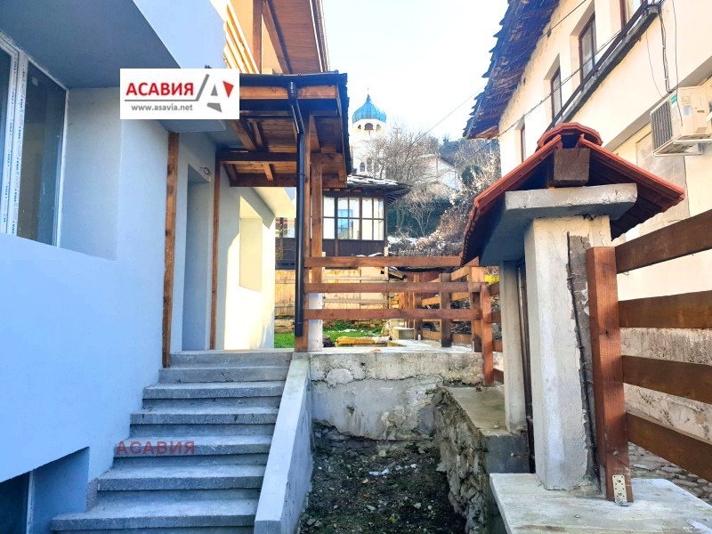 Продава КЪЩА, гр. Ловеч, Вароша, снимка 2 - Къщи - 52936670