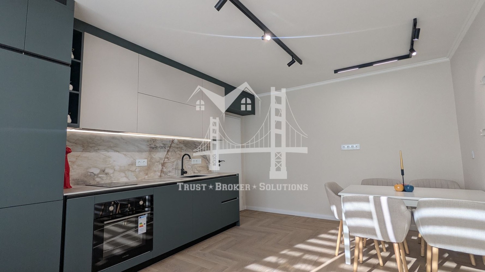 Продава 4-СТАЕН, гр. София, Оборище, снимка 3 - Апартаменти - 53486327