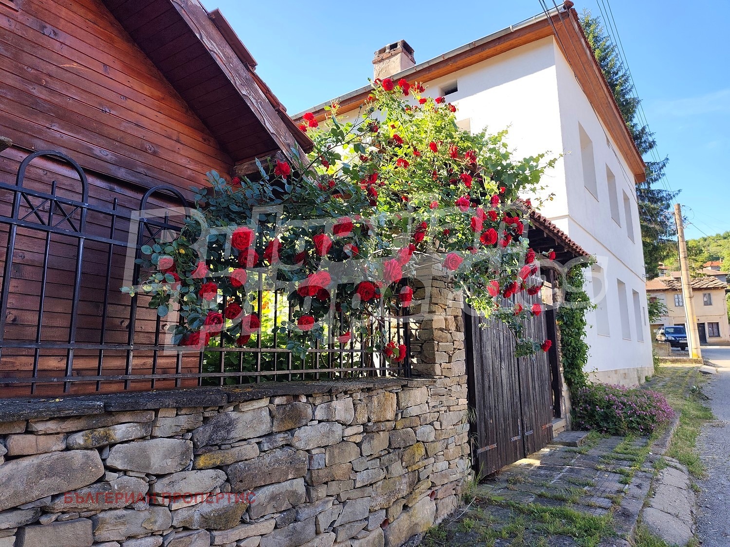 Продава КЪЩА, с. Ломец, област Ловеч