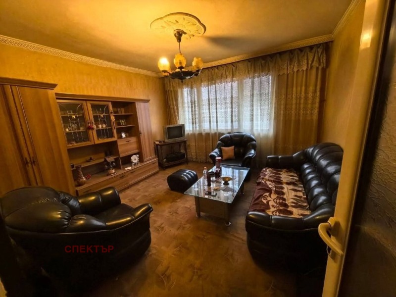 Продава 2-СТАЕН в град Перник, Център - 73 кв.м / 100 000 € » 195 583.00 лв., СПЕКТЪР