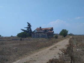 Продажба на имоти в с. Божурец, област Добрич — страница 3 - изображение 9 