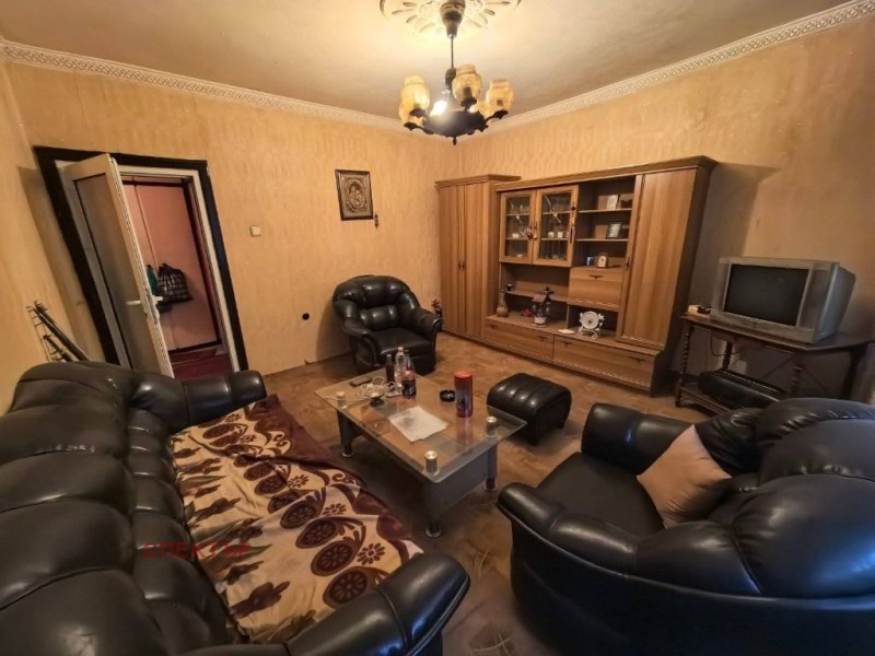 Продава  2-стаен град Перник , Център , 73 кв.м | 89091333 - изображение [2]