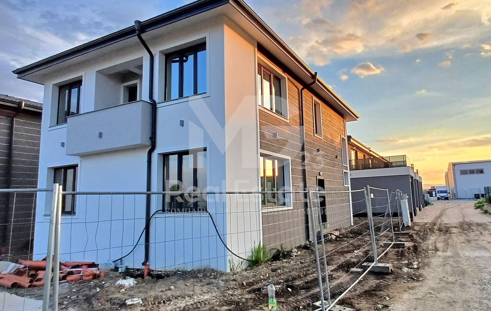 Продава КЪЩА, гр. Пловдив, Беломорски, снимка 2 - Къщи - 54422135