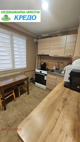 1 quarto Mochino, Pernik
