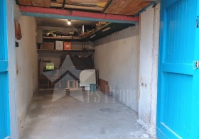 Garage Tri tchoutchoura - tsentar, Stara Zagora 2