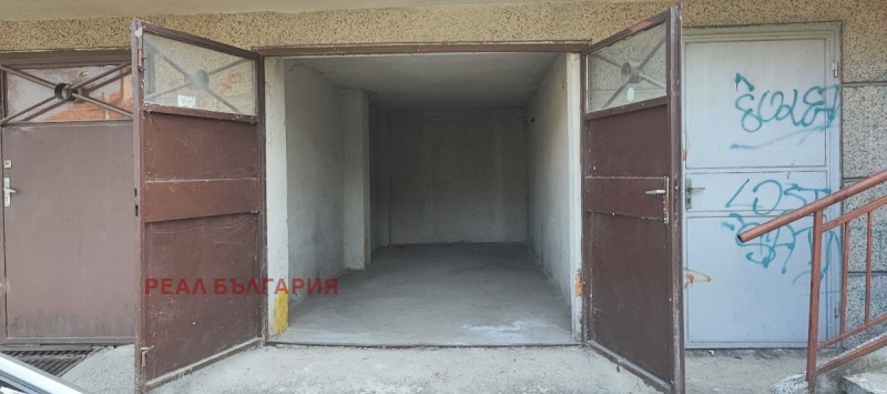 Продава ГАРАЖ в град Русе, Дружба 1 - 21 кв.м / 26 500 € » 51 829.50 лв., РЕАЛ БЪЛГАРИЯ