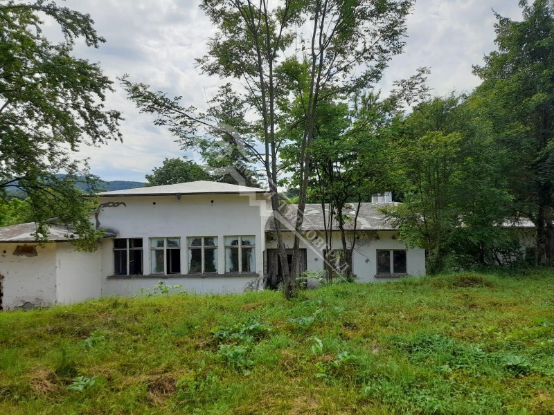 Продава ХОТЕЛ в област Габрово, с. Боженците - 1120 кв.м / 129 000 € » 252 302.07 лв., ИМОТИ ТЪРНОВГРАД