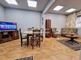 1 quarto Iavorov, Sofia 1