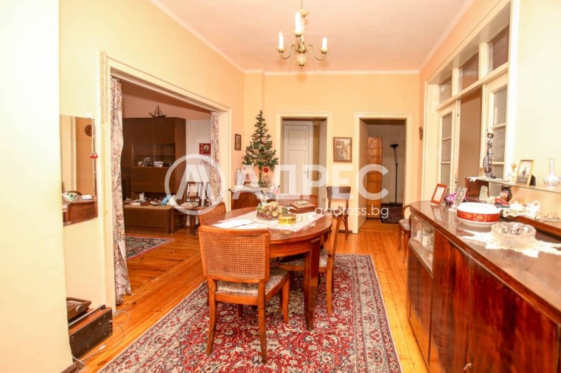 Продава МНОГОСТАЕН, гр. София, Център