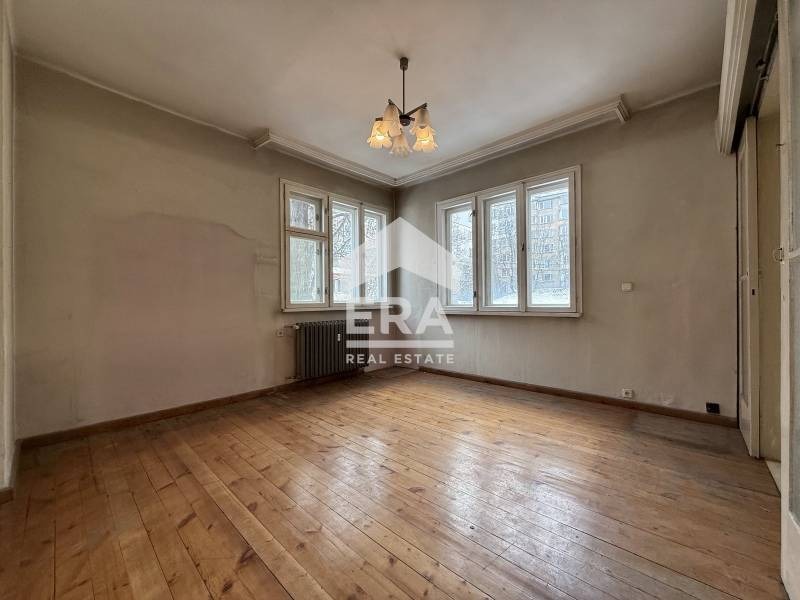 Продава МНОГОСТАЕН, гр. София, Център, снимка 2 - Апартаменти - 54111150