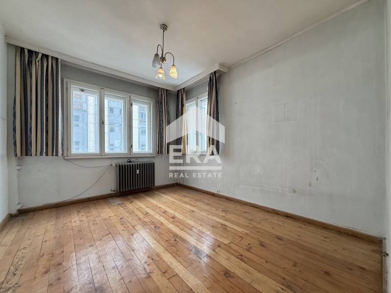 Продава МНОГОСТАЕН, гр. София, Център, снимка 9 - Апартаменти - 54111150