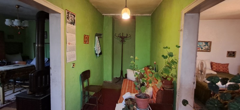 Продава КЪЩА, гр. Нови пазар, област Шумен, снимка 2 - Къщи - 52537343