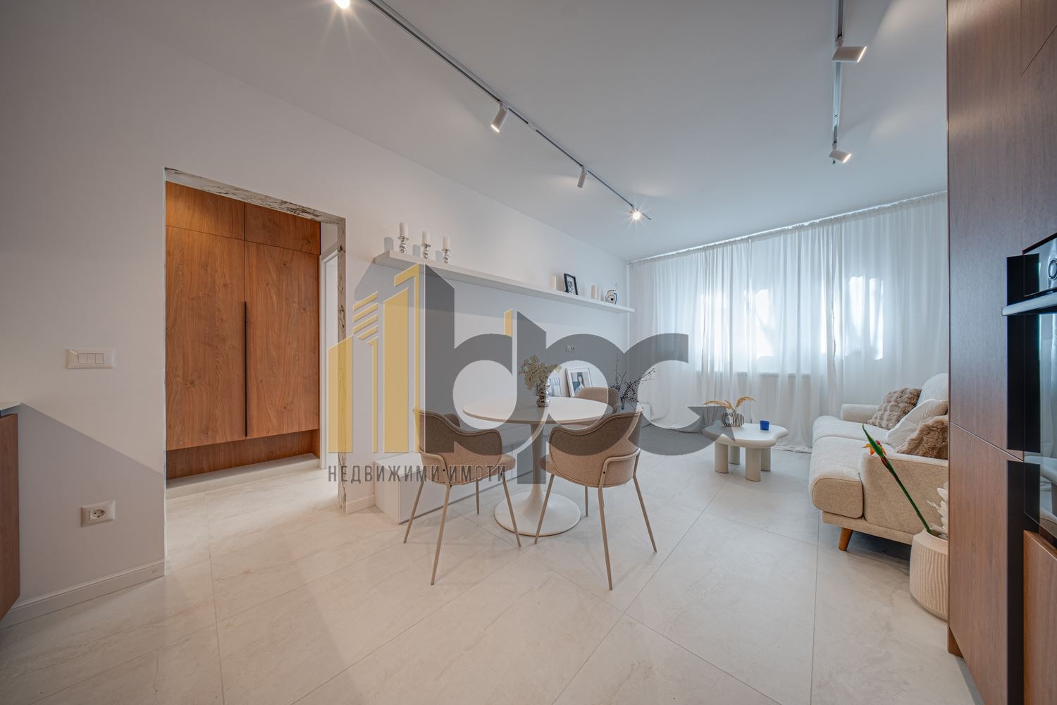 Продава 2-СТАЕН, гр. София, Оборище, снимка 2 - Апартаменти - 54218844