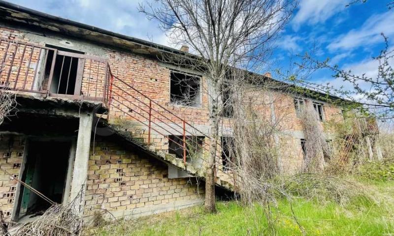 Продава КЪЩА в област Велико Търново, с. Ново село - 400 кв.м / 40 000 € » 78 233.20 лв., СУПРИММО ОФИСИ В СТРАНАТА