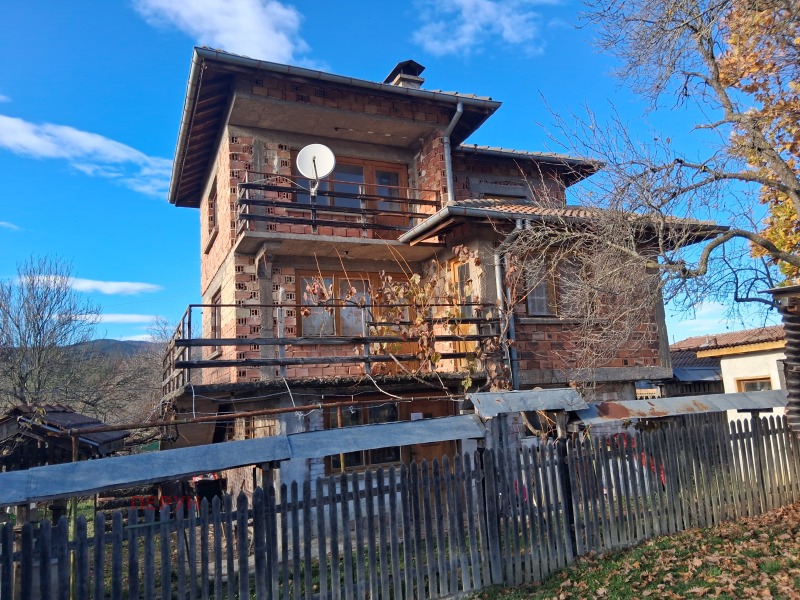 Продава КЪЩА, с. Горна Врабча, област Перник, снимка 3 - Къщи - 52667775