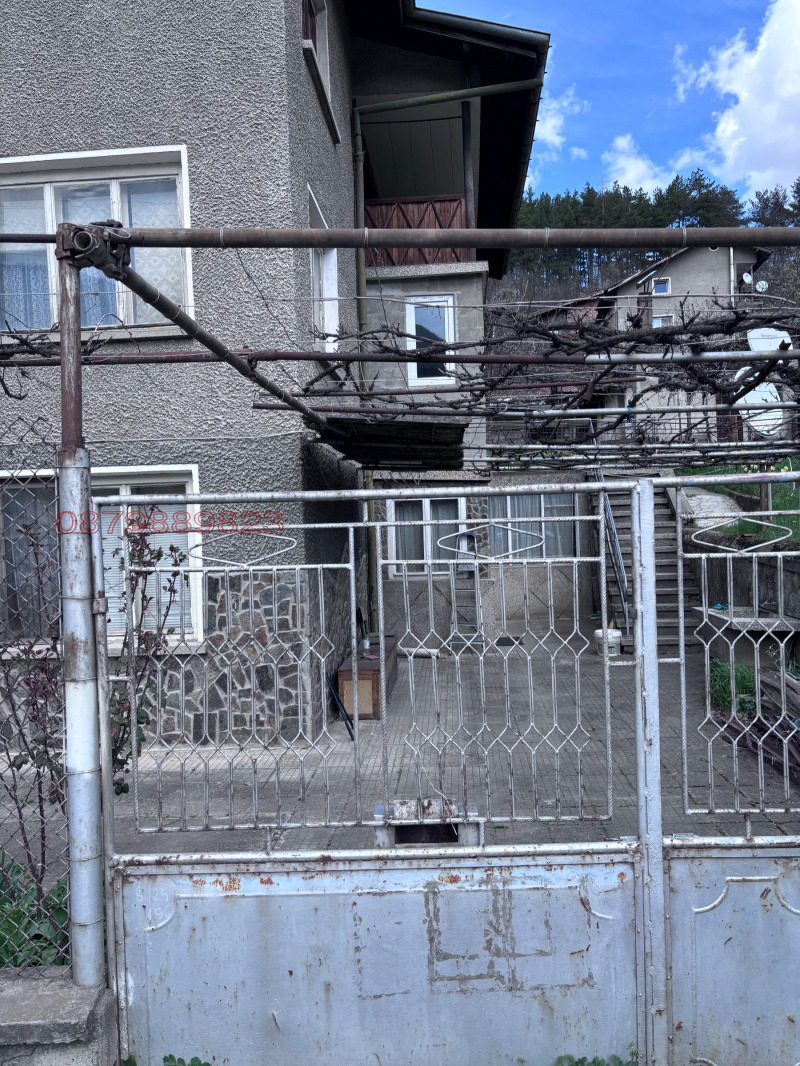 Продава КЪЩА в област София, с. Искрец - 300 кв.м / 200 000 € » 391 166.00 лв.