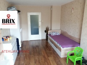 3-стаен град Русе, Родина 1