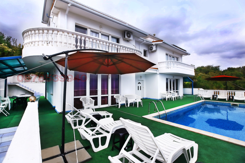 Продава ВИЛА в област Добрич, гр. Балчик - 465 кв.м / 520 000 € » 1 017 031.60 лв.