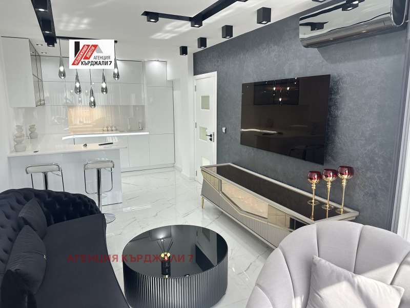 Продава  3-стаен град Кърджали , Възрожденци , 100 кв.м | 52682039 - изображение [3]