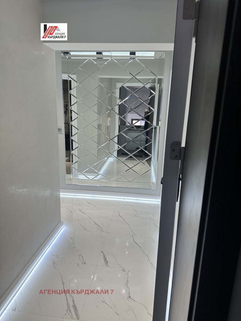 Продава  3-стаен град Кърджали , Възрожденци , 100 кв.м | 52682039 - изображение [5]