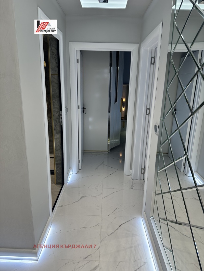 Продава  3-стаен град Кърджали , Възрожденци , 100 кв.м | 52682039 - изображение [7]
