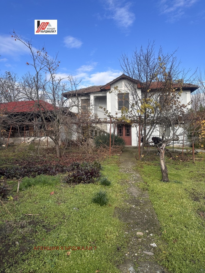 Продава КЪЩА, с. Конуш, област Хасково