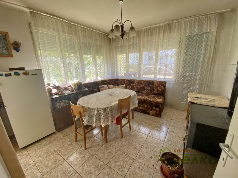 Продава КЪЩА, гр. Габрово, Русевци, снимка 2 - Къщи - 50250438