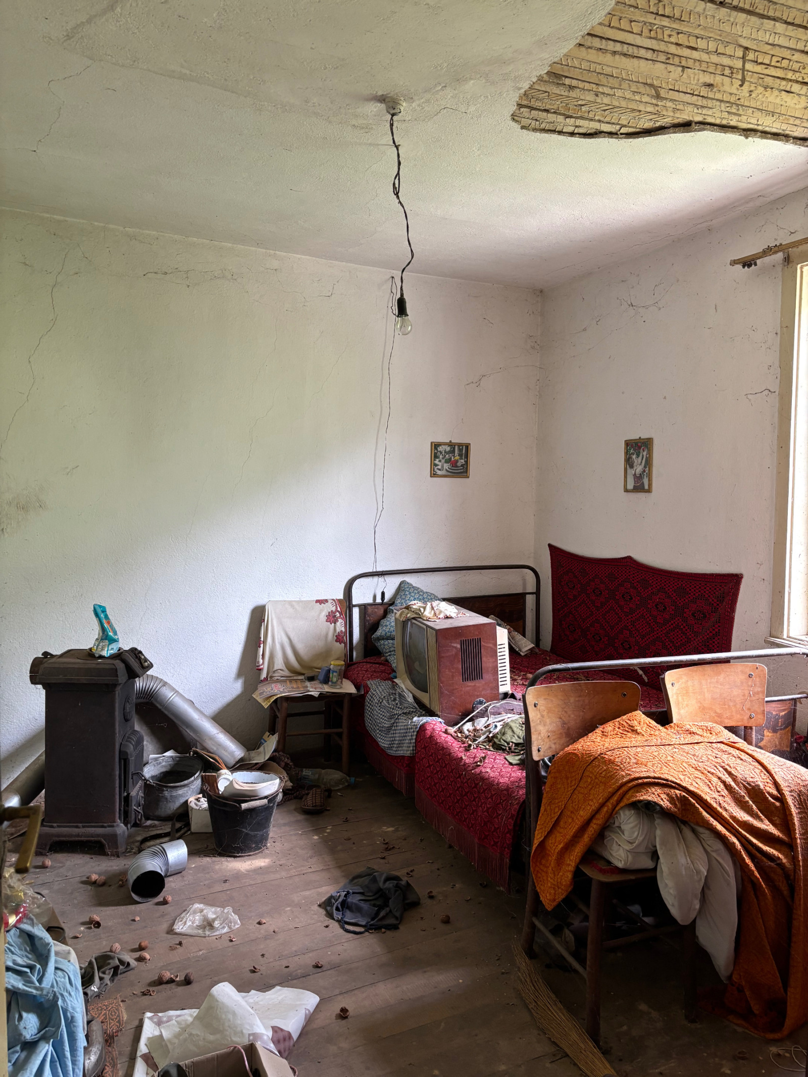 Продава КЪЩА, с. Голям извор, област Ловеч, снимка 6 - Къщи - 54214542