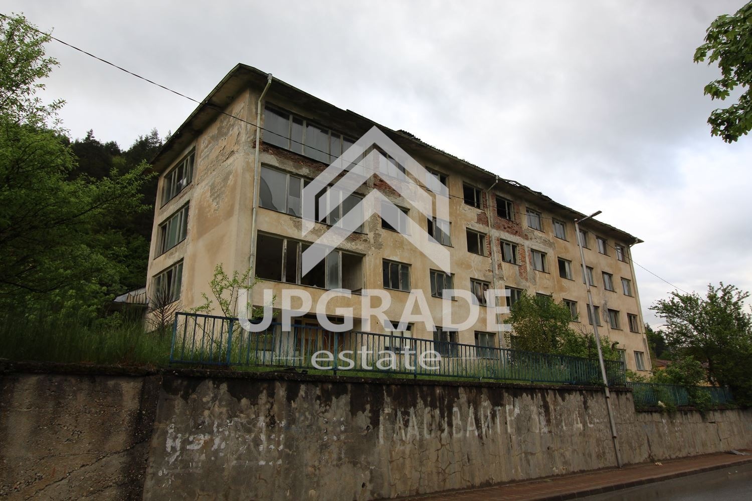Продава ХОТЕЛ, с. Елховец, област Смолян, снимка 6 - Хотели - 54805185