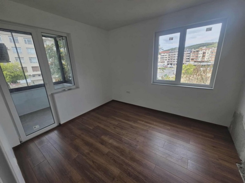 Na sprzedaż  1 sypialnia Kardżali , Wazrożdenci , 65 mkw | 63301460 - obraz [4]