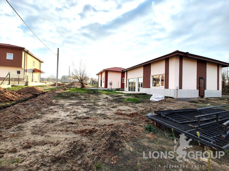 Продава КЪЩА в област Варна, с. Приселци - 150 кв.м / 225 000 € » 440 061.75 лв., ЛАЙЪНС ГРУП