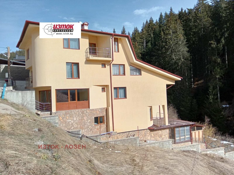 Продава ХОТЕЛ в област Смолян, к.к. Пампорово - 650 кв.м / 700 000 € » 1 369 081.00 лв., ИЗТОК - ЛОЗЕН