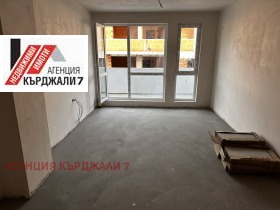 2 спаваће собе Вазрожденци, Карджали 9