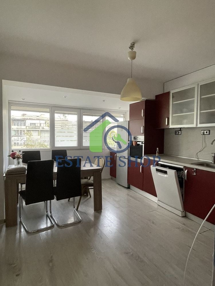 Продава 4-СТАЕН, гр. Пловдив, Каменица 1