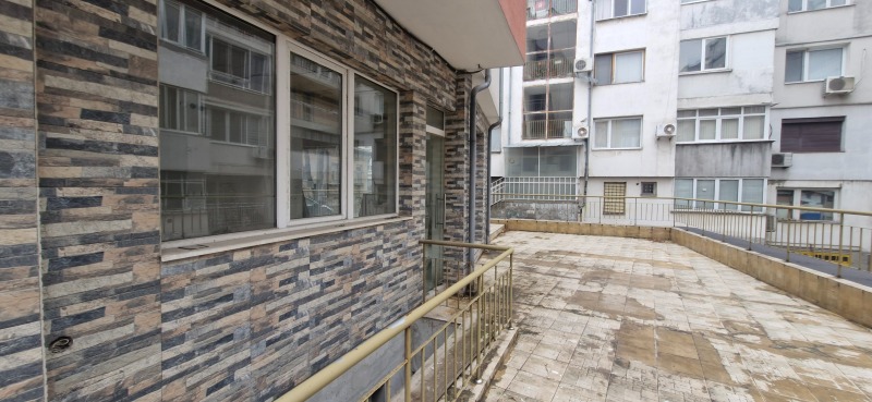 Продава МАГАЗИН, гр. Русе, Център, снимка 2 - Магазини - 53043377