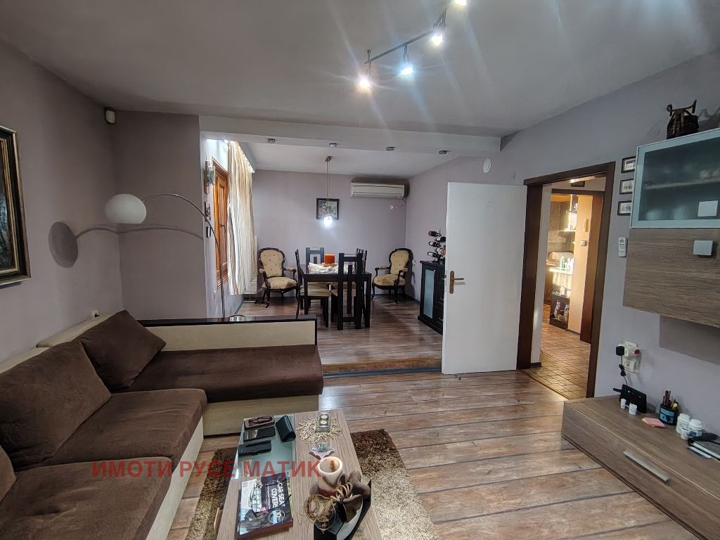 Продава КЪЩА, с. Божичен, област Русе, снимка 2 - Къщи - 55427561