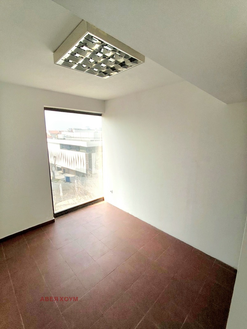 Продава МАГАЗИН в град Варна, Център - 10 кв.м / 44 000 € » 86 056.52 лв., АВЕЯ ХОУМ
